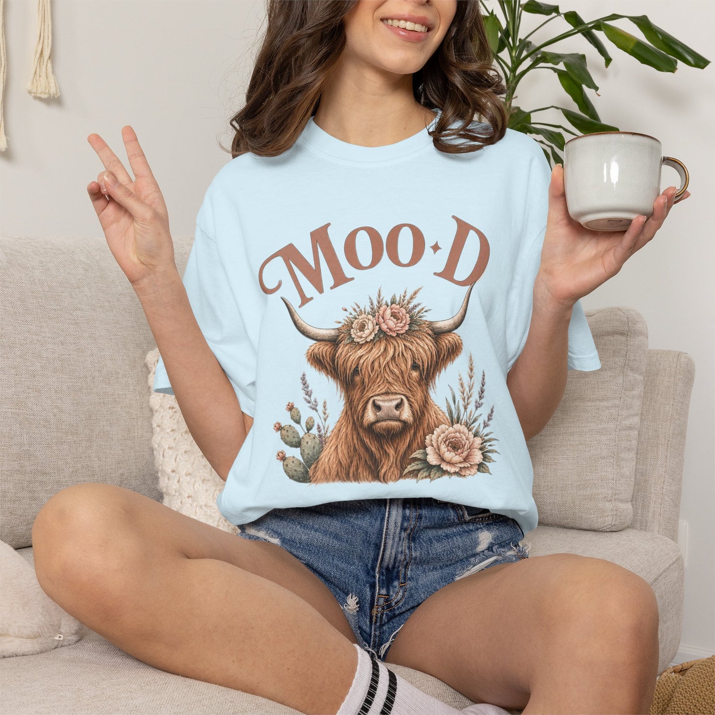Highland Cow 'Moo·d' Floral Graphic T-Shirt